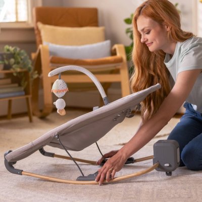 INGENUITY Espreguiçadeira de massagem vibratória com melodia Soulful Skies™ 0m+ até 9kg