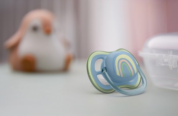 Philips AVENT Schnuller Ultra Air Image 0-6m Regenbogen, 1St
