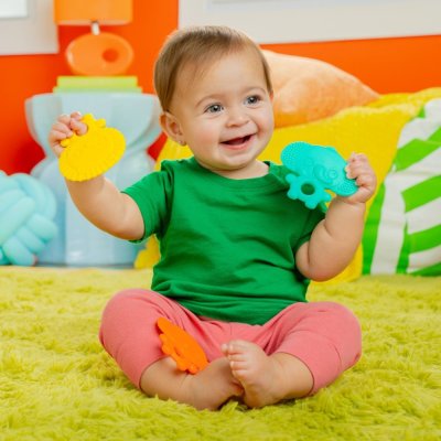 BRIGHT STARTS Gummy Buddies™ grizalo 3 kosi 3m+