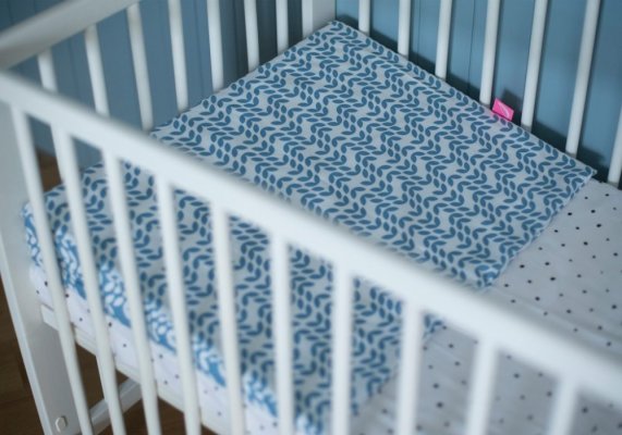 MOTHERHOOD Keilkissen Blue Classics neu 60x45x9 cm, 0-6 m