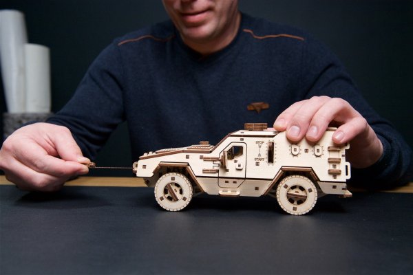 Ugears 3D drewniane mechaniczne puzzle Dozor-B Combat Vehicle