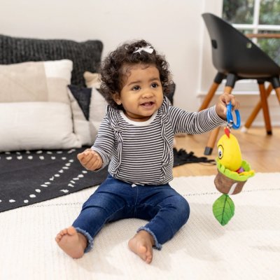 BABY EINSTEIN Spielzeug mit Rassel, aufziehbar am C-Ring Cal-a-Puller™ 0m+