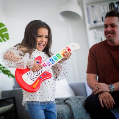 BABY EINSTEIN Jucărie chitară muzicală din lemn Together in Tune Guitar™ Connected Magic Touch™ HAPE 6m+