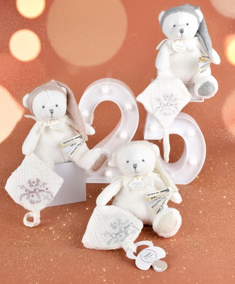 Doudou Zestaw prezentowy Pluszowy miś z uchwytem na smoczek i kocykiem szary 20 cm - obrazek 6