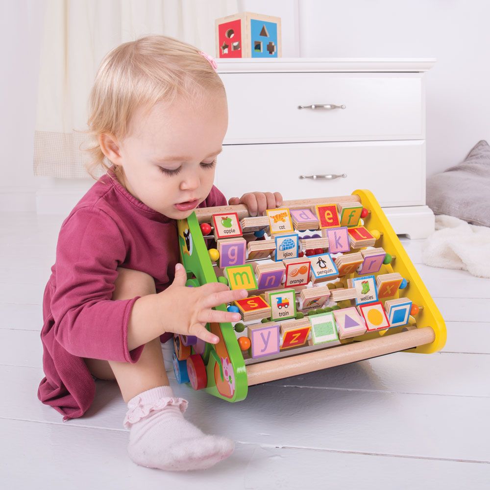 Bigjigs Baby Aktivní trojúhelník s angličtinou (obrázek 7)