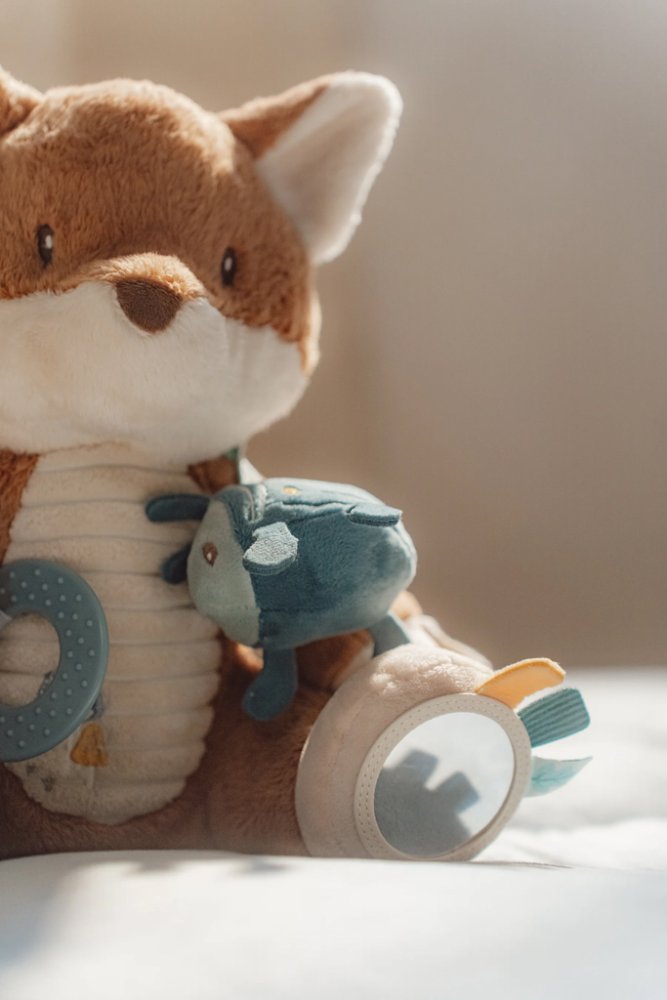 LITTLE DUTCH Hračka s aktivitami liška Forest friends (obrázek 7)