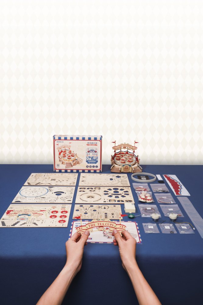 RoboTime Puzzle 3D en bois boîte à musique Carrousel de tasses – Image 5