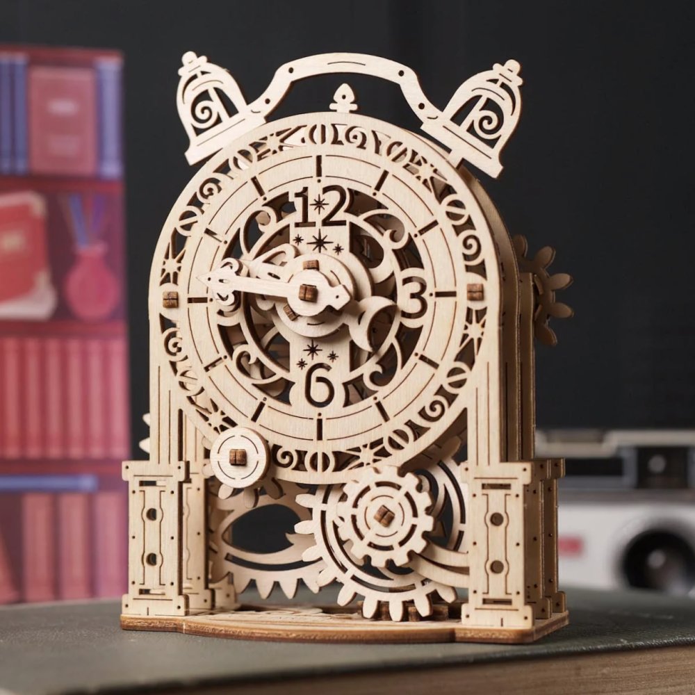 Ugears 3D dřevěné mechanické puzzle Dekorační budík (obrázek 6)
