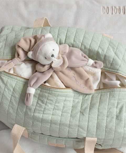 Doudou Dárková sada - plyšový muchláček béžový medvídek 24 cm (obrázek 4)