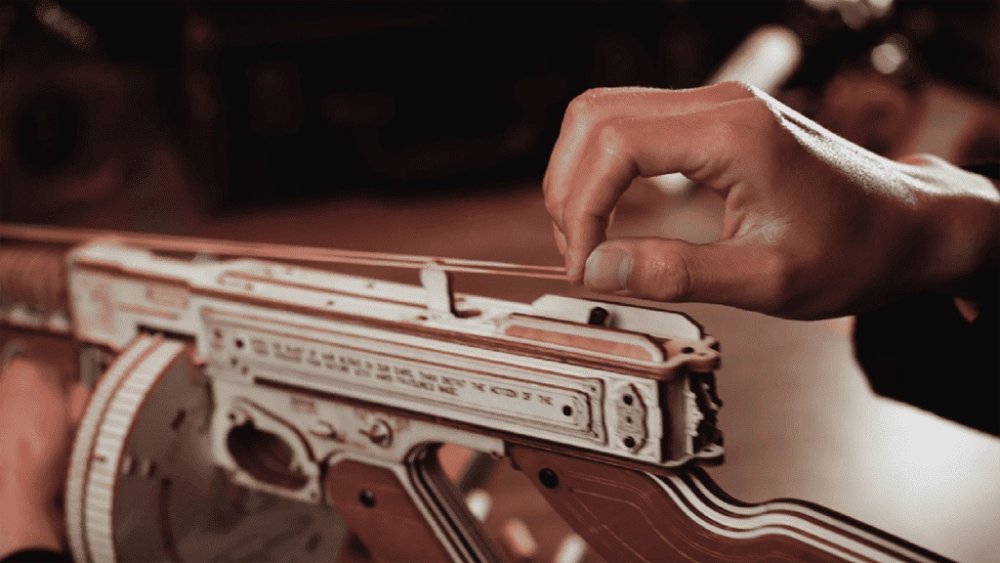 RoboTime 3D Dřevěné mechanické puzzle Samopal Thompson (obrázek 11)