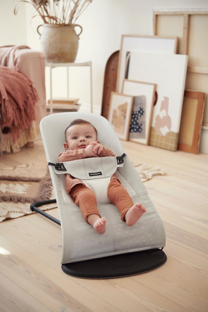 BABYBJÖRN Leżanka Balance Soft, srebrno-biała siatka - obrazek 4