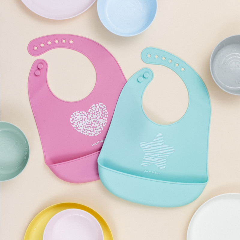 CANPOL BABIES Bavoir en silicone avec poche Bleu pastel – Image 3