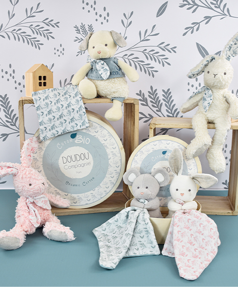 Coffret cadeau Doudou - Lapin en peluche avec couverture rose en coton BIO 15 cm – Image 7