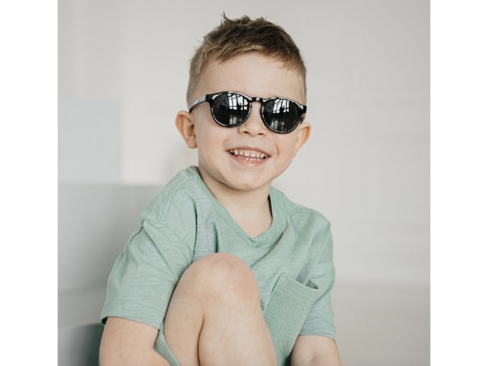 Lunettes de soleil LITTLE KYDOO Bright Black UV 400, polarisées 2-4 ans – Image 6