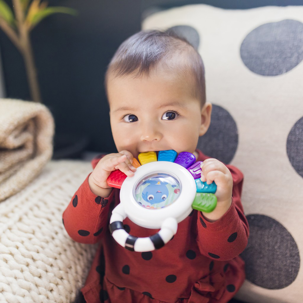 BABY EINSTEIN Zabawka sensoryczna grzechotka i gryzak bez BPA Outstanding Opus™ 3m+ - obrazek 7