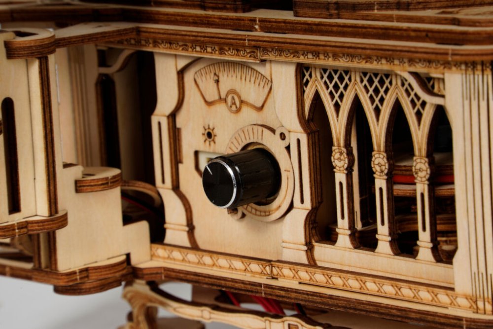 RoboTime 3D dřevěná mechanická skládačka Gramofon (elektrický pohon) (obrázek 4)