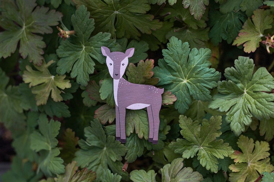 BeWooden Drewniana naklejka na ścianę i inne miejsca sarenka Lenka