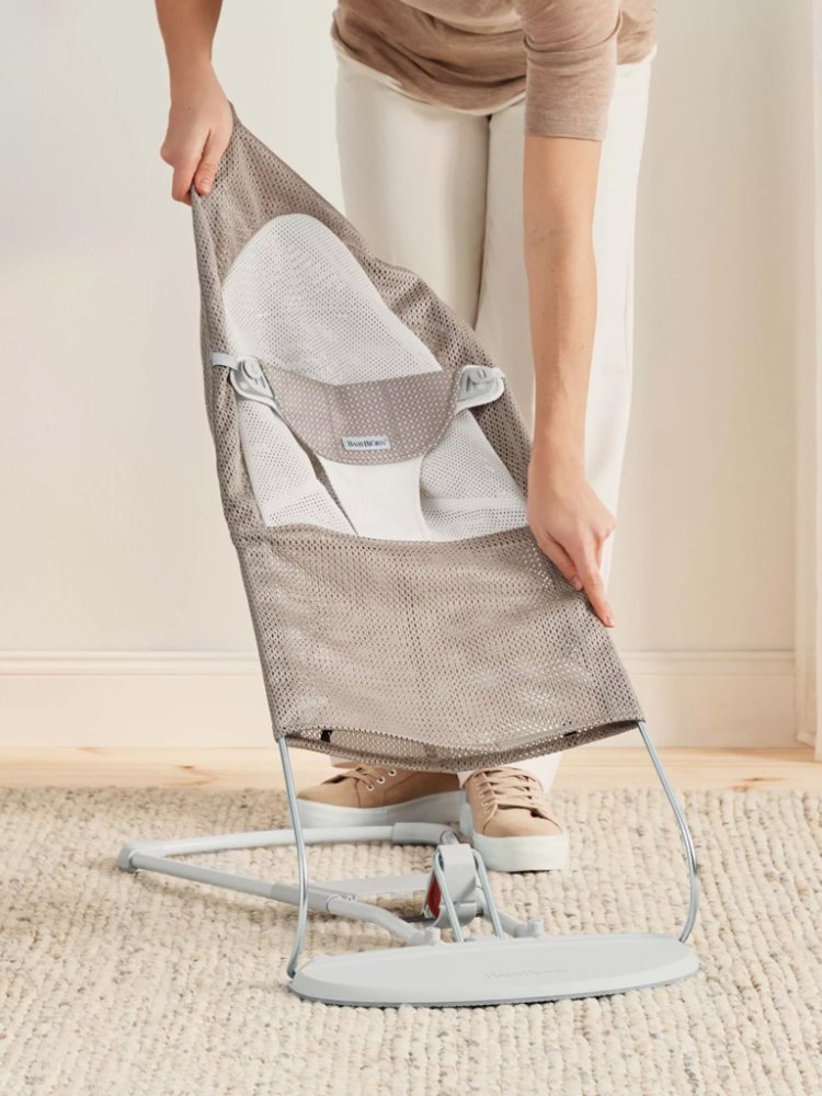 BABYBJÖRN Solstol Balance Soft Grey Beige/White Mesh, Ljusgrå Konstruktion