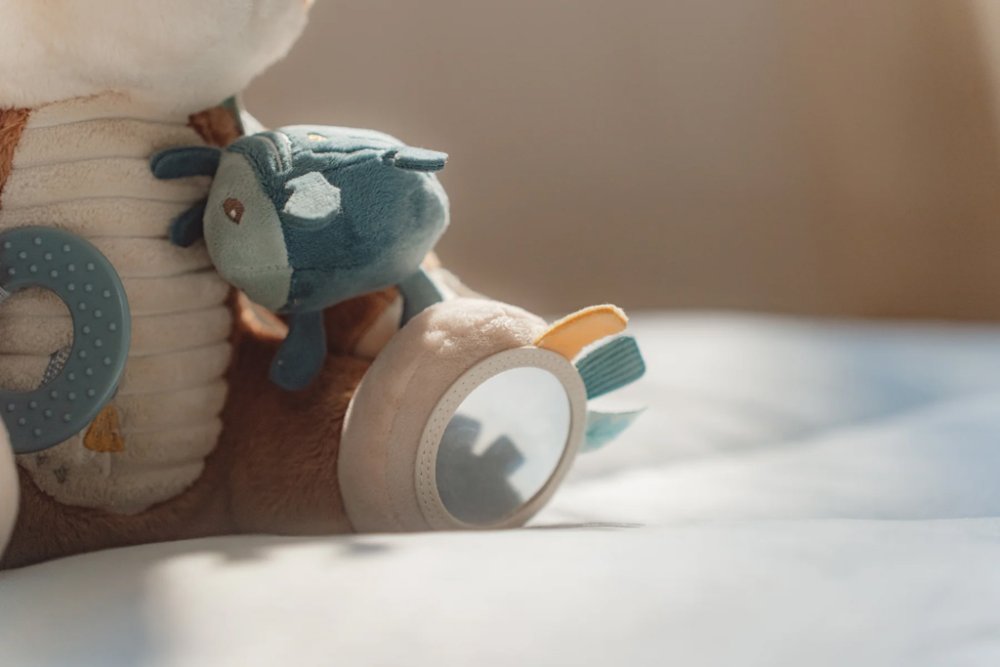 LITTLE DUTCH Hračka s aktivitami liška Forest friends (obrázek 9)