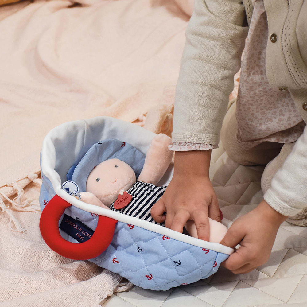 Doudou Jolijou Poupée dans un sac de transport bleu 20 cm – Image 3