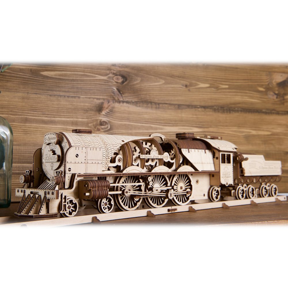 Ugears 3D dřevěné mechanické puzzle V-Express parní lokomotiva 4-6-2 s tendrem (obrázek 10)