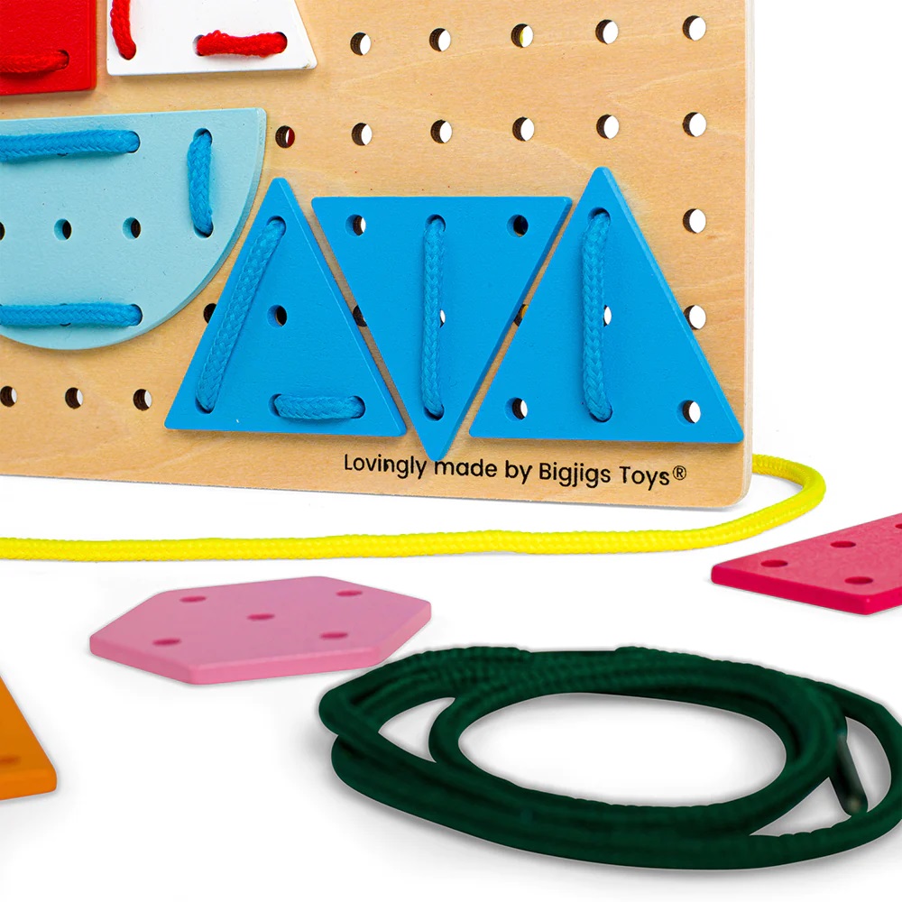 Bigjigs Toys Dřevěná šněrovací hra Geometrické tvary (obrázek 5)