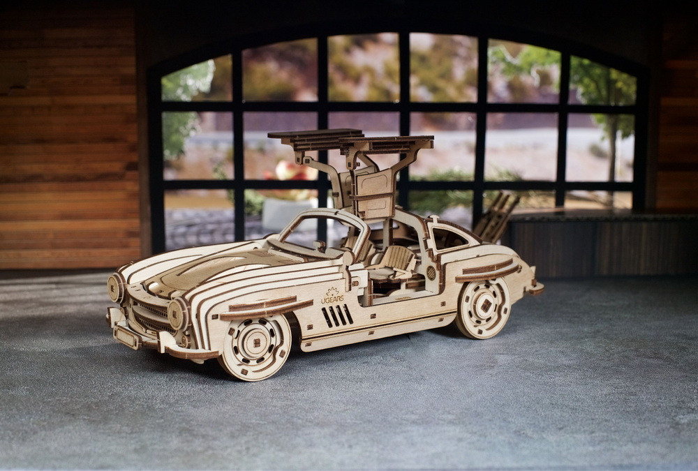 Ugears 3D dřevěné mechanické puzzle Auto Winged Sports Coupe (obrázek 8)