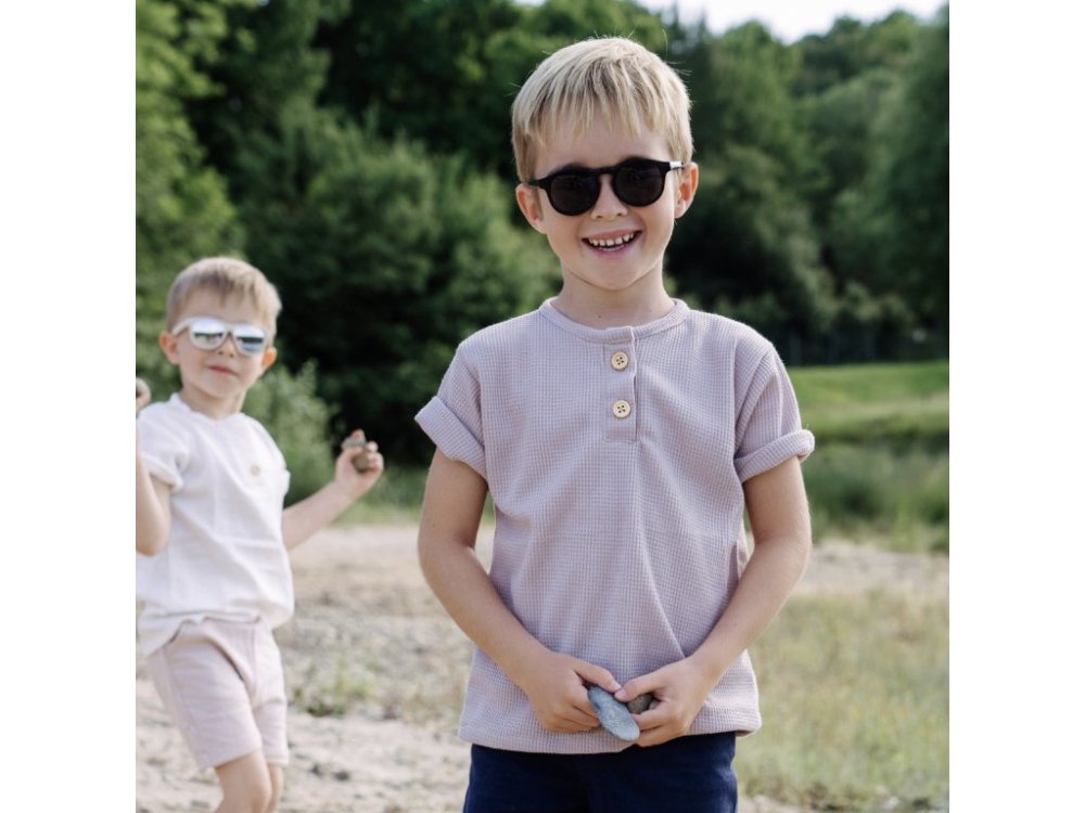 Lunettes de soleil LITTLE KYDOO Bright Black UV 400, polarisées 2-4 ans – Image 4