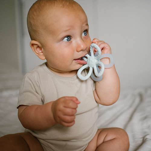 BABYONO Gryzak silikonowy Kwiatek - niebieski - obrazek 5
