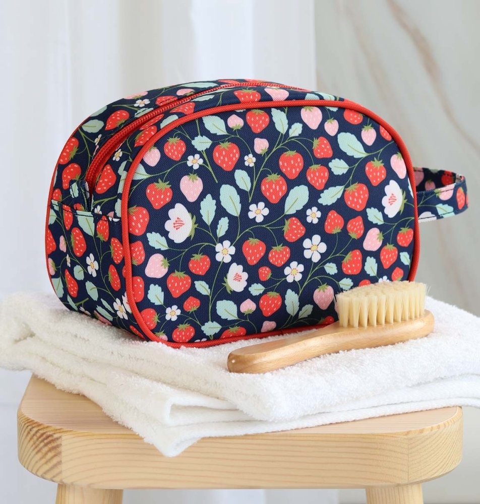 A Little Lovely Company - Trousse de toilette - Fraises – Image 6