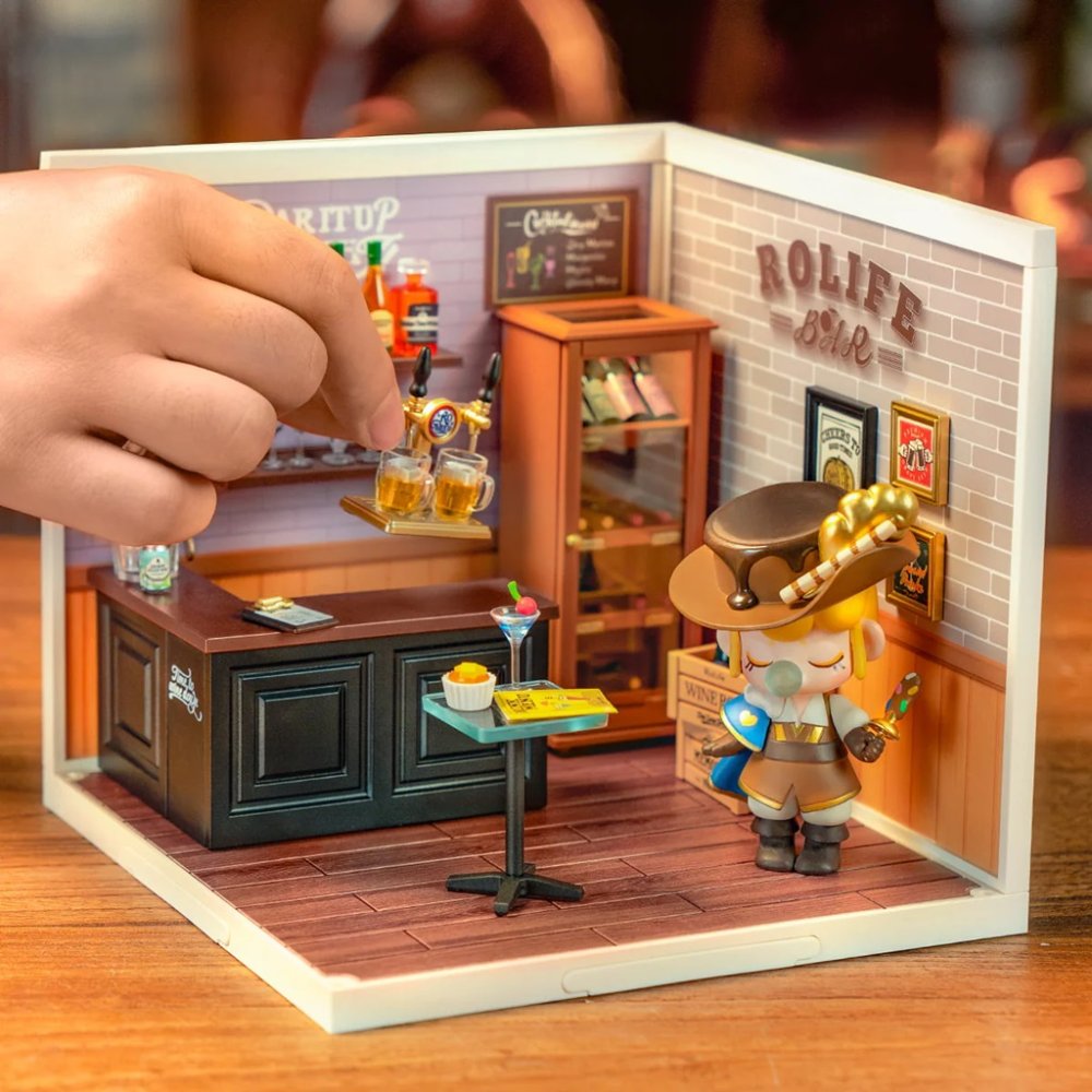 RoboTime 3D dřevěná skládačka Miniatura domečku Hospůdka Cheers (obrázek 6)