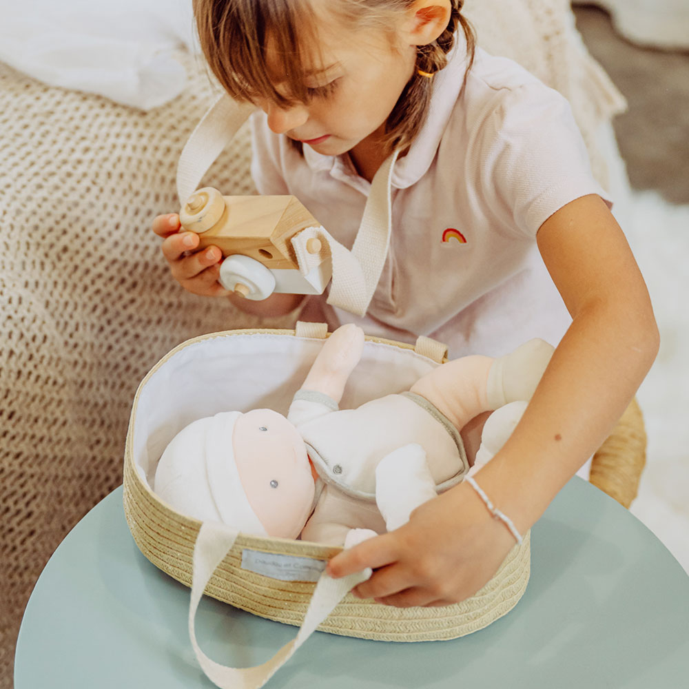 Doudou Jolijou Lalka Pol w torbie do wózka 28 cm - obrazek 3