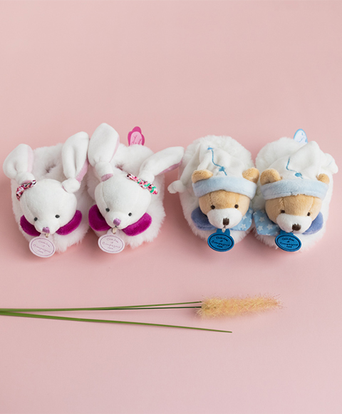 Coffret cadeau Doudou - Ensemble de chaussons avec hochets lapin 6-12 mois – Image 2