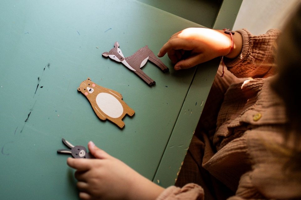 BeWooden Drewniana naklejka na ścianę i gdzie indziej króliczek Karlíček - obrazek 3