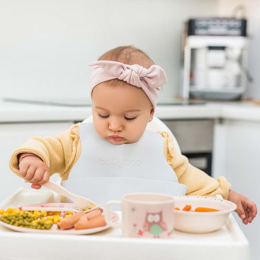 BABYONO Bavoir en plastique souple avec poche sans BPA gris 6 mois+ – Image 4