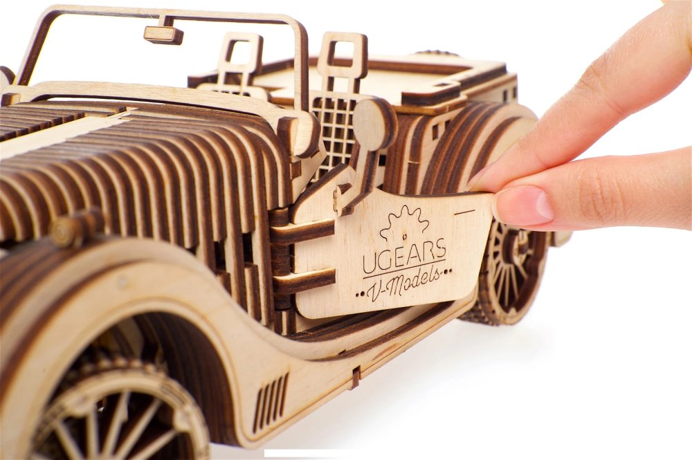 Puzzle mécanique en bois 3D Ugears VM-01 Auto (roadster) – Image 3