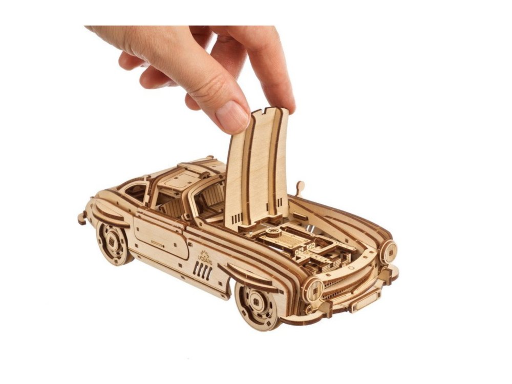 Ugears 3D dřevěné mechanické puzzle Auto Winged Sports Coupe (obrázek 4)