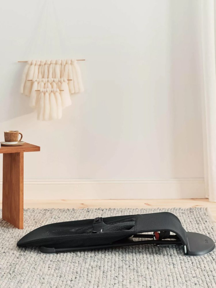 BABYBJÖRN Lehátko Bliss Black mesh, černá konstrukce (obrázek 8)