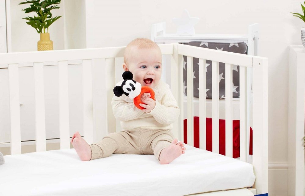 Tęczowa pluszowa grzechotka Myszka Mickey - obrazek 3