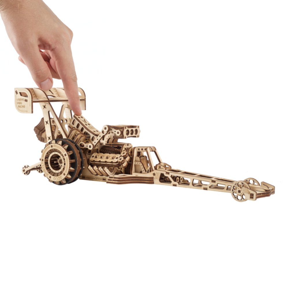 Ugears 3D dřevěné mechanické puzzle Závodní auto (dragster) (obrázek 7)