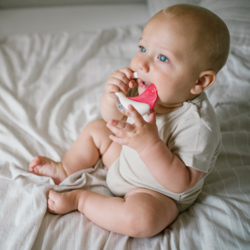 BABYONO Sonaglio con massaggiagengive 3m+ Swan - immagine 4