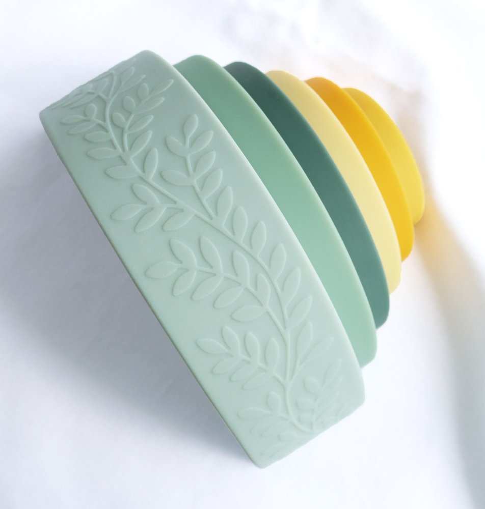 A Little Lovely Company - arcobaleno impilabile Montessori - verde e giallo - immagine 6