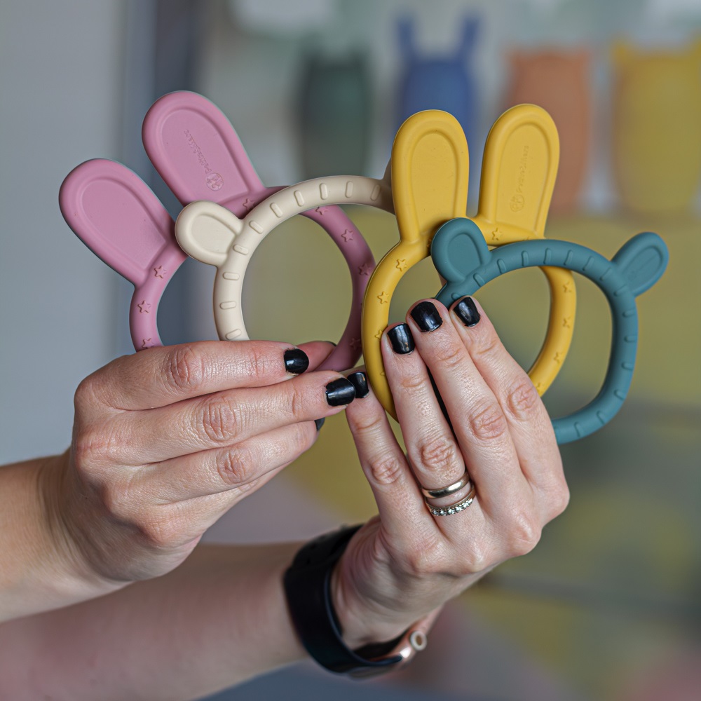 PETITE&MARS Massaggiagengive in silicone Bunny Dusty Rose 0m+ - immagine 5