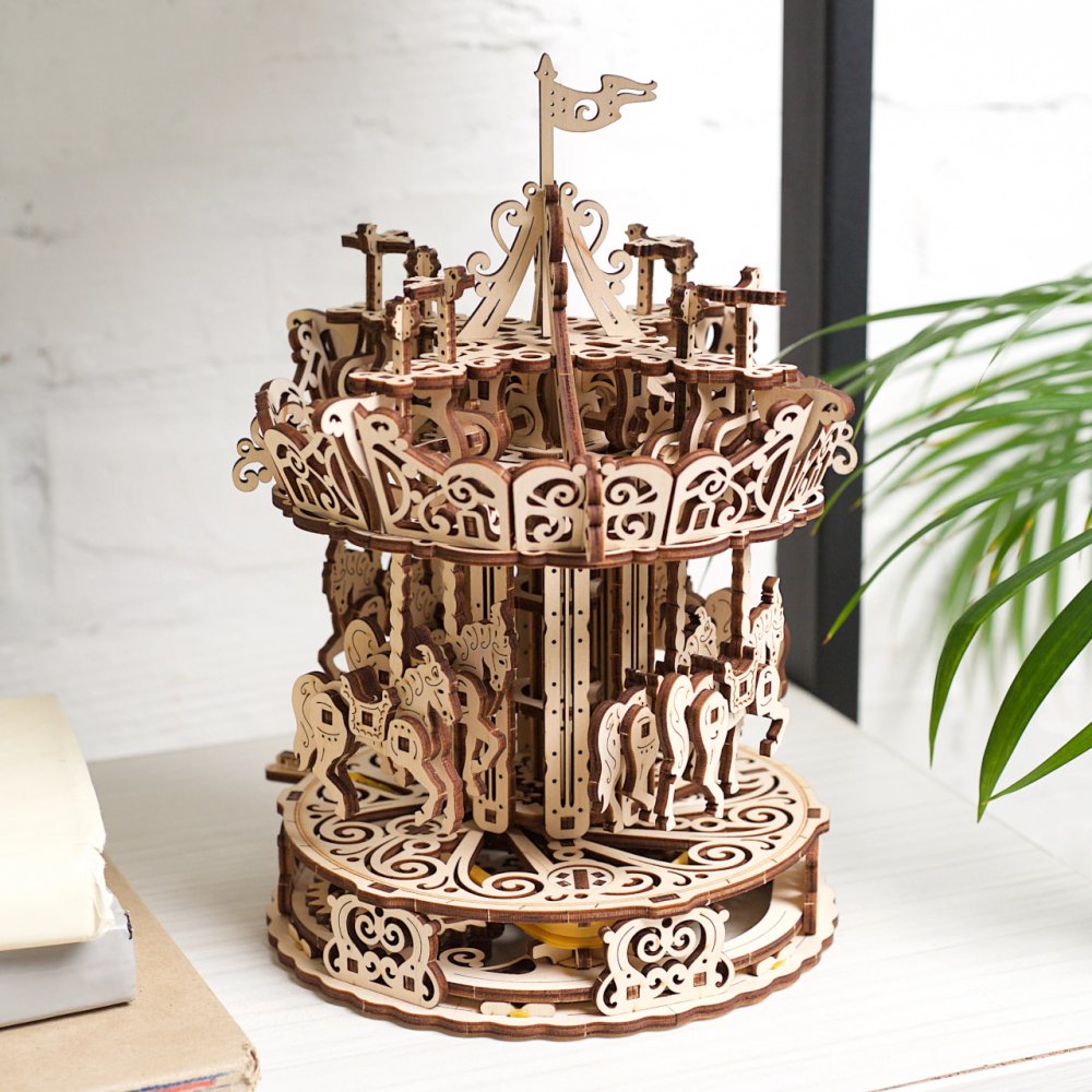 Ugears 3D Puzzle de madera mecánico Carrusel - Imagen 6