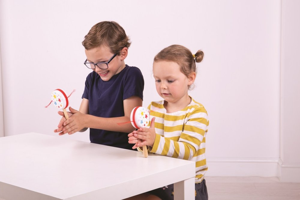 Bigjigs Toys Dřevěný rotační bubínek hvězdičky 1 ks (obrázek 3)