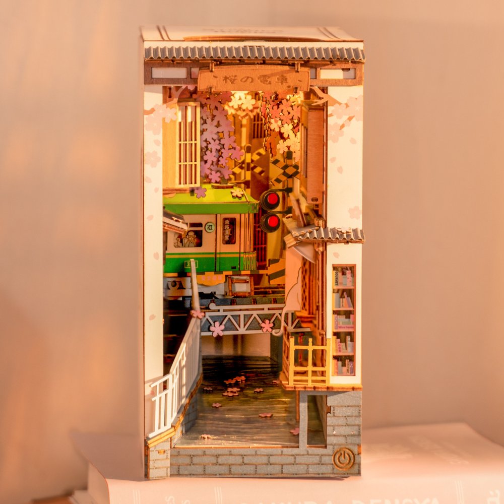 RoboTime 3D skládačka Zarážka na knihy Miniatura domečku Sakurová ulička (obrázek 3)
