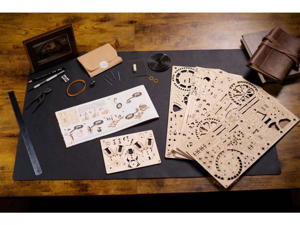 Puzzle 3D en bois mécanique Ugears Horloge du moteur – Image 3