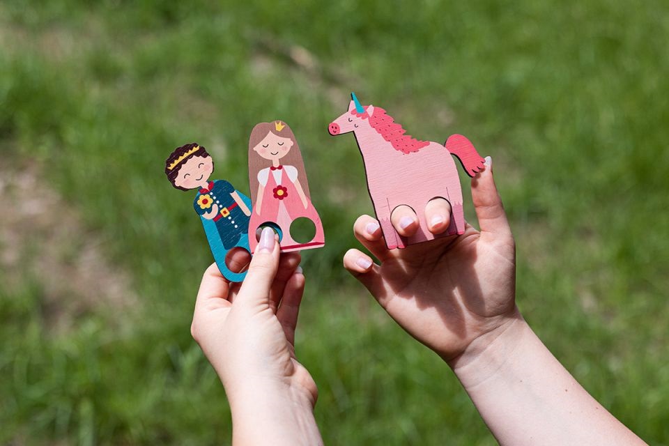 BeWooden Loutkové prstové divadlo - princ, princezna, jednorožec (obrázek 3)