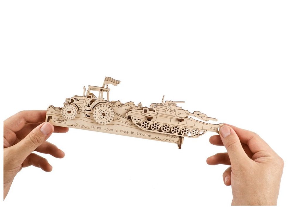Puzzle mécanique en bois 3D Ugears Brave UA Tractor – Image 3