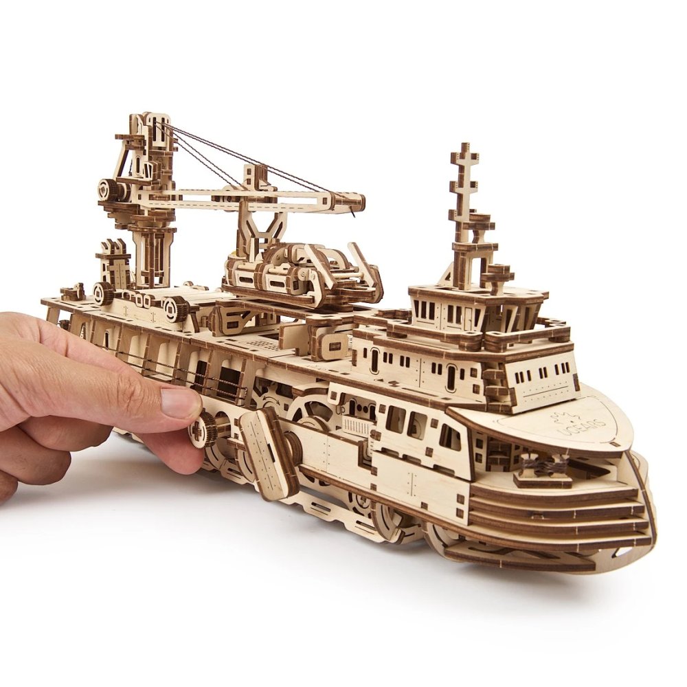 Ugears 3D dřevěné mechanické puzzle Výzkumná loď (obrázek 7)